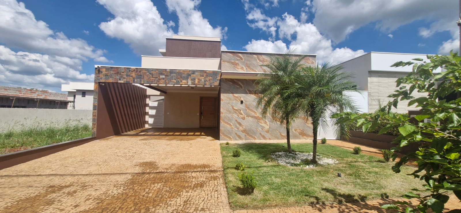 CASA TÉRREA À VENDA 