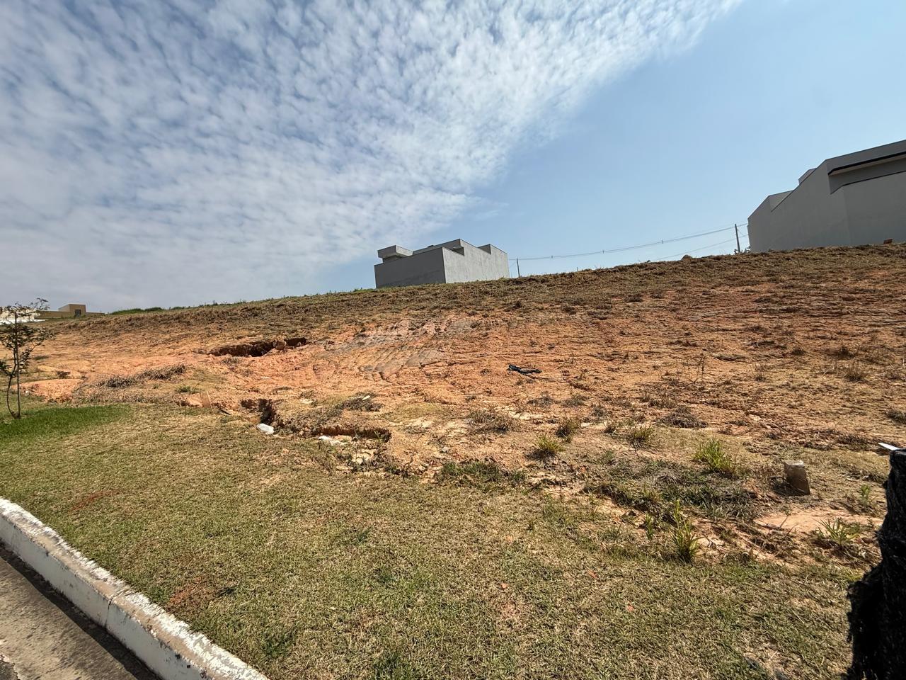 Terreno aclive no Condominio Reserva dos Ipês em Boituva