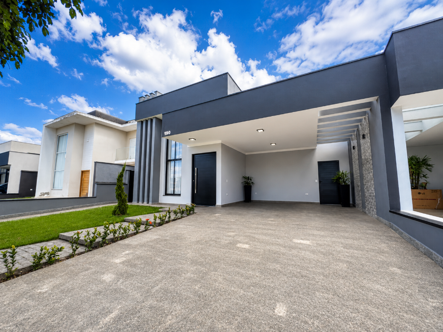 Casa térrea semi-mobiliada com 3 suítes e área gourmet c/ piscina!!
