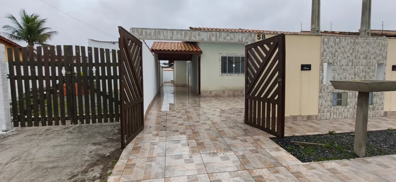 Casa Geminada Nova com Piscina e Hidromassagem em Itanhaém SP
