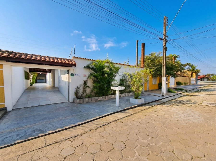 Casa Nova em Cibratel II, Itanhaém: 4 Dormitórios, Piscina e 5 Vagas