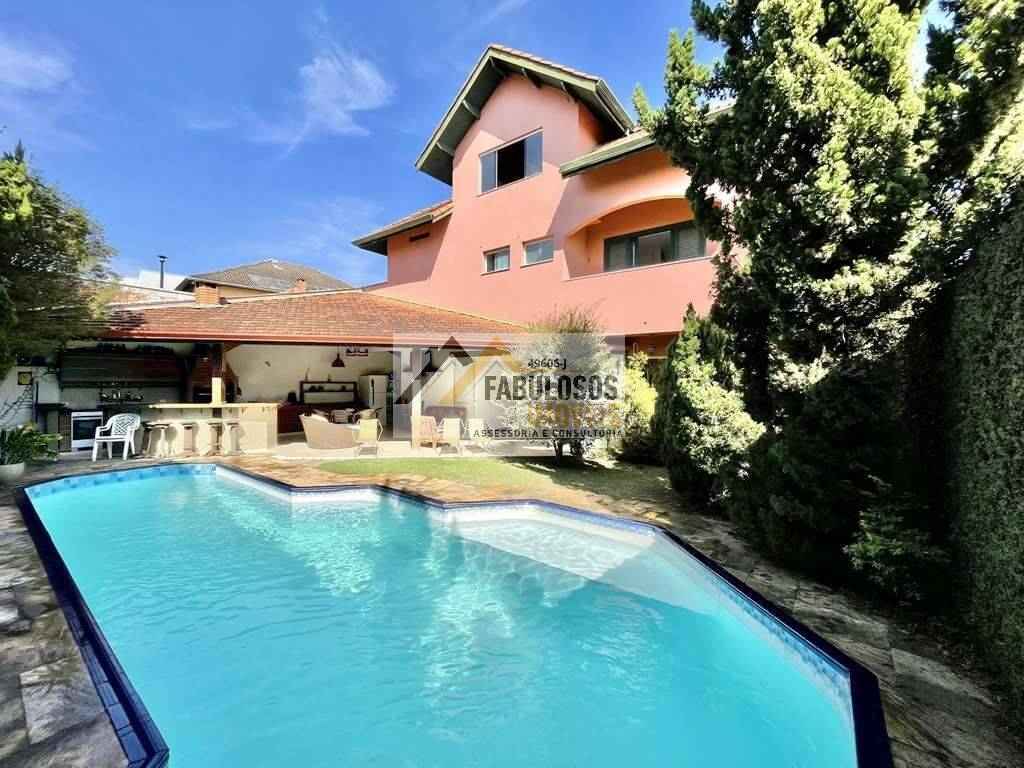 Cond São Paulo II - Linda c/ 4 suítes, lareira, gourmet e piscina!