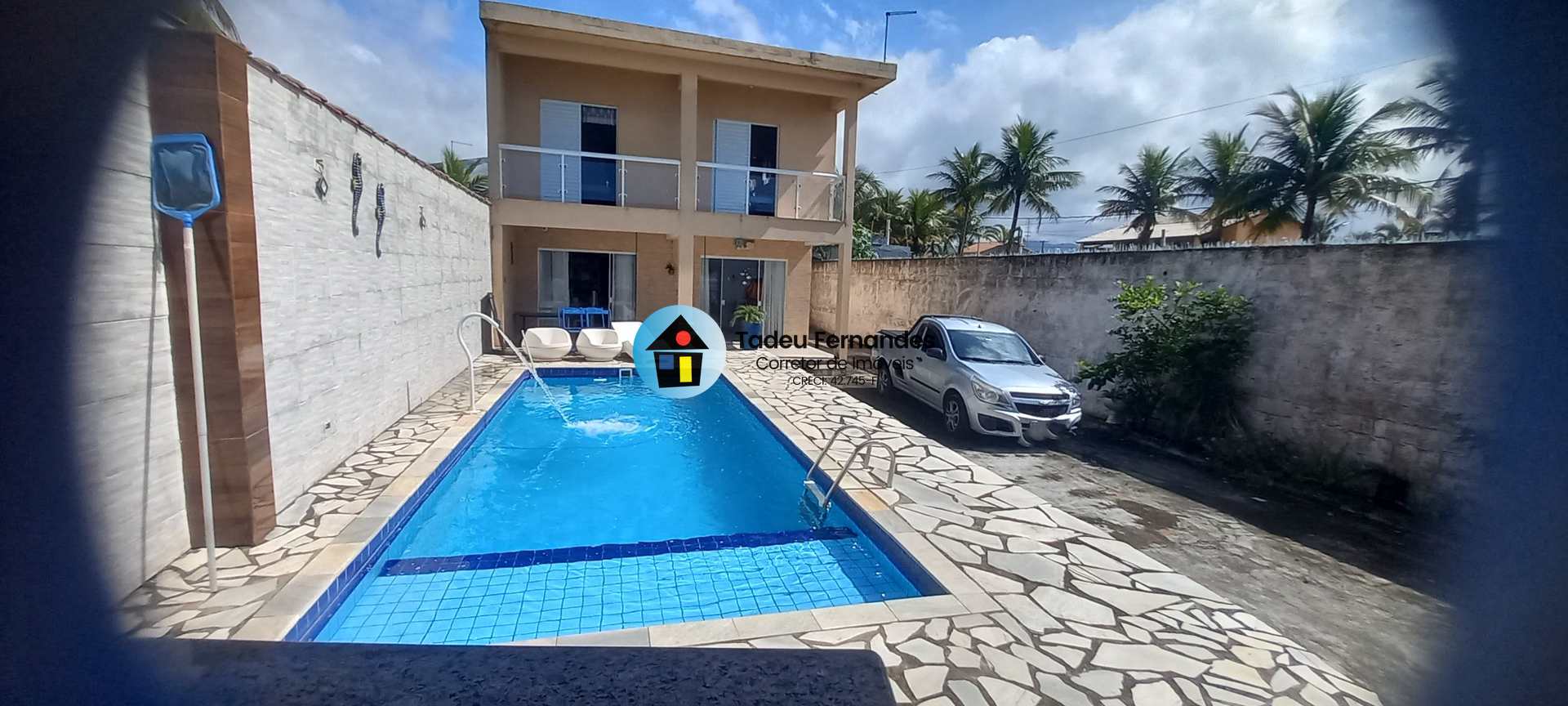Casa em frente ao mar com piscina na divisa entre Itanhaém e Mongaguá