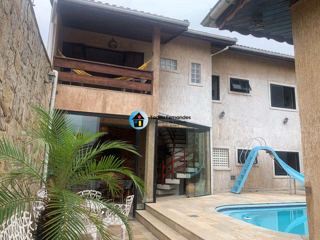 Casa com 7 quartos, Vila Oceanopolis, Mongaguá - R$ 1.25 mi, Cod: 243