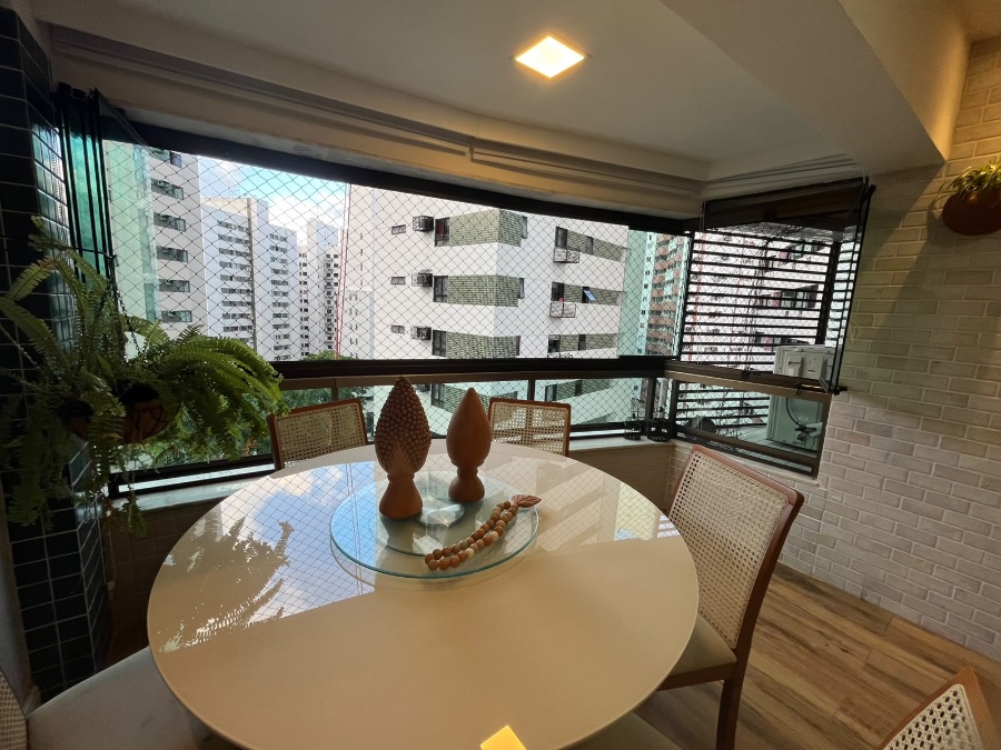 Apartamento em Boa Viagem no Edf. Via Tazzoli, 4 quartos, 3 suites, 3 vagas de garagem, reformado e com lazer