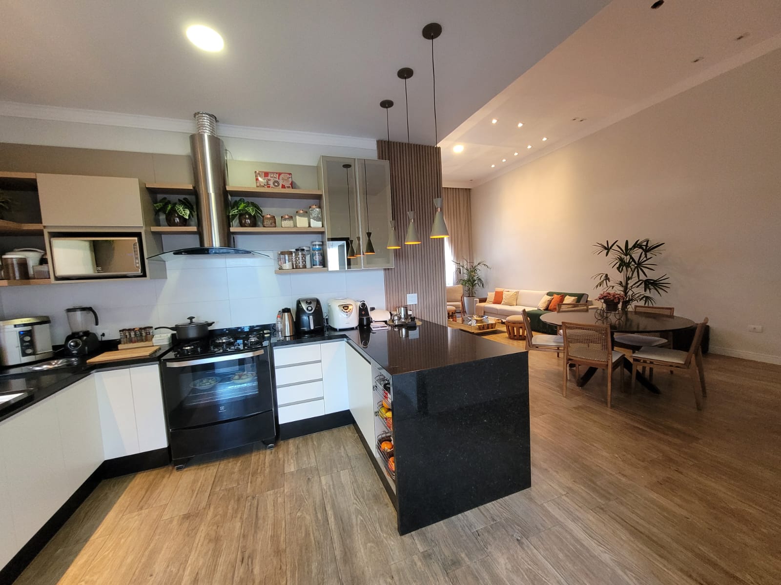 Casa Neoclássica de Luxo no Condomínio Tropicália Garden - Boituva