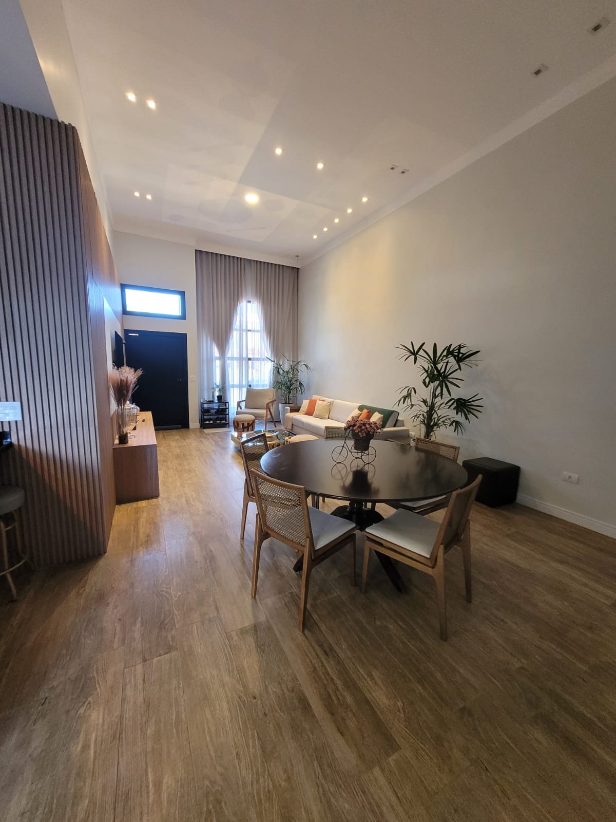 Casa Neoclássica de Luxo no Condomínio Tropicália Garden - Boituva