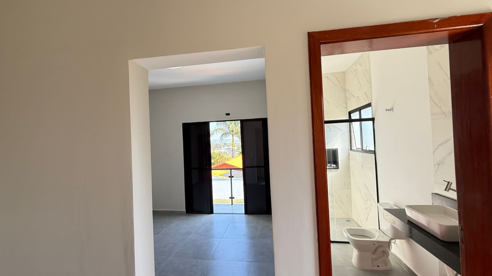 Linda casa a venda no condomínio Ninho Verde - Porangaba/SP.