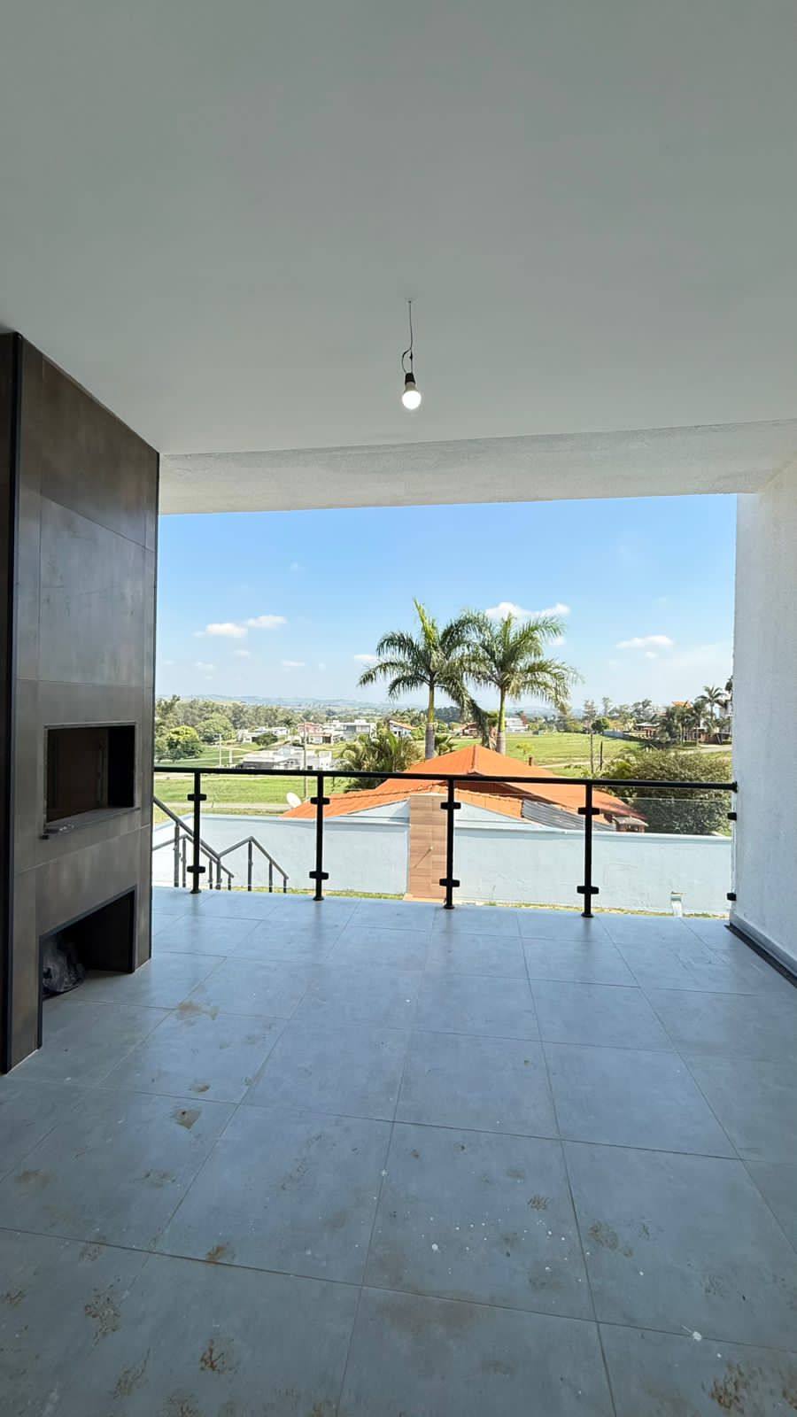 Linda casa a venda no condomínio Ninho Verde - Porangaba/SP.