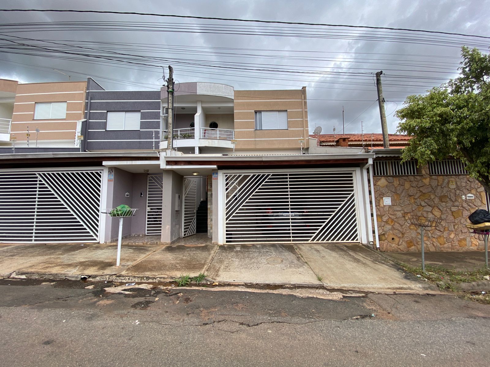 Charmosa Casa à Venda no Bairro Village, Tatuí, SP!