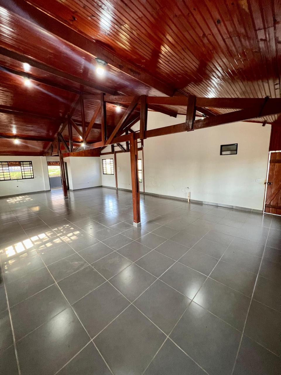 Sobrado Recém Reformado à Venda no Vale dos Lagos, Tatuí