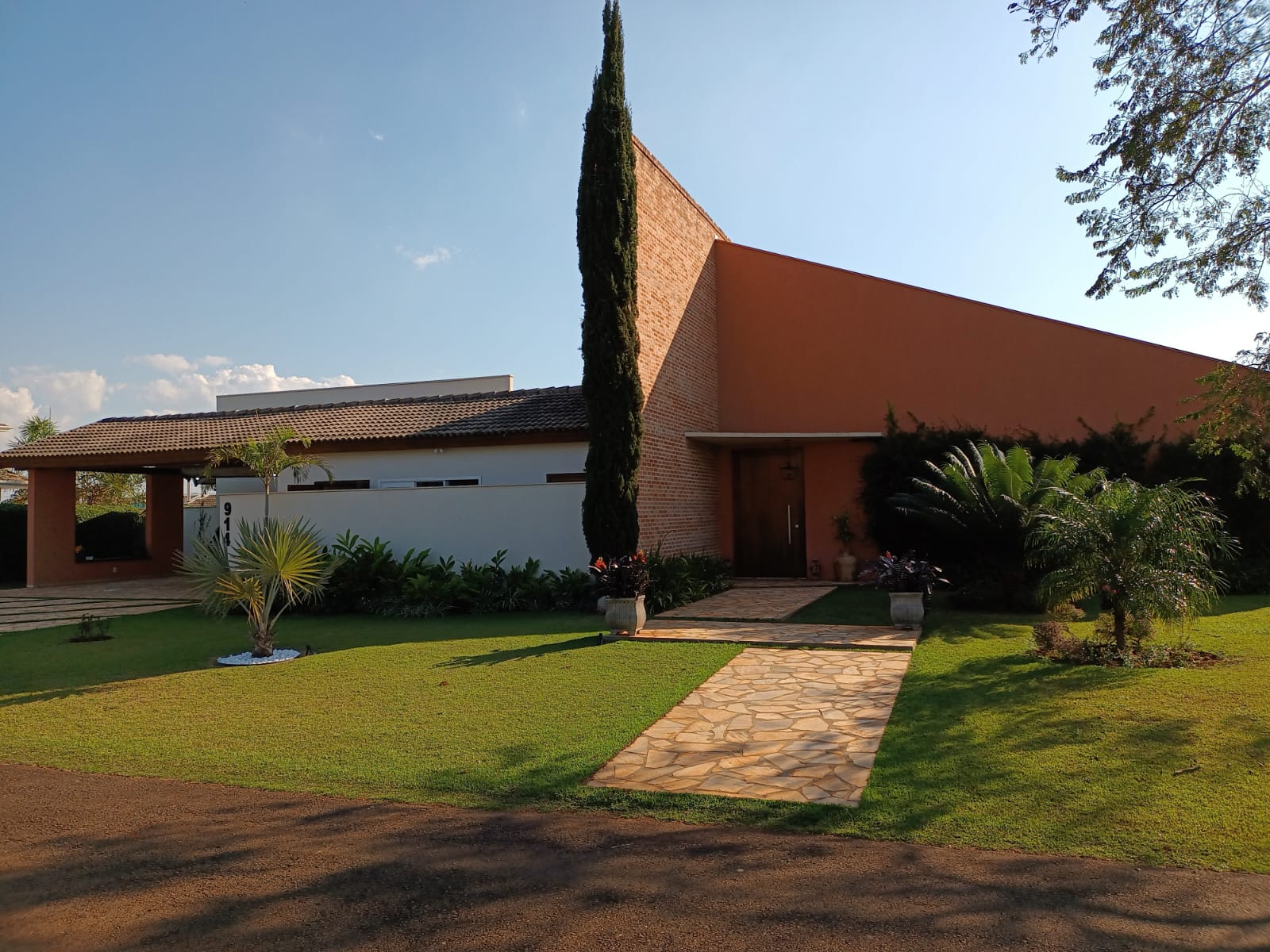 Exclusiva Casa Térrea de Alto Padrão no Condomínio Residencial Jatobá - 1360m² de Terreno em Cesário Lange, SP