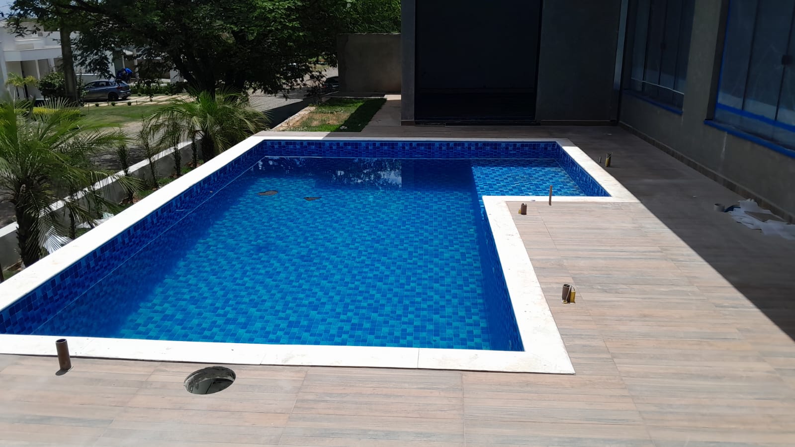 Casa Moderna no Condomínio Ninho Verde I - 3 Suítes, Piscina, e Área Gourmet 