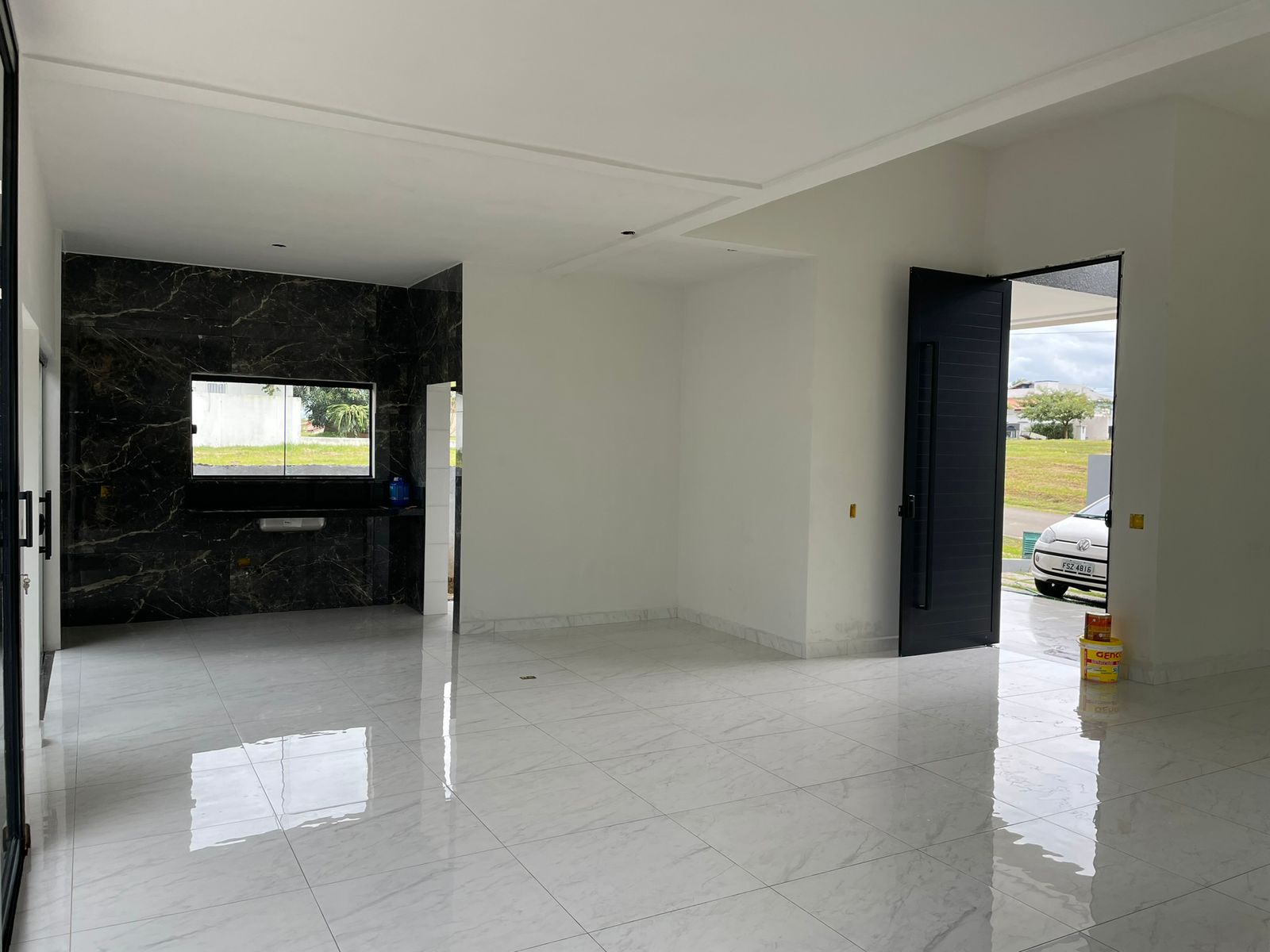 Casa Moderna no Condomínio Ninho Verde I - 3 Suítes, Piscina, e Área Gourmet 
