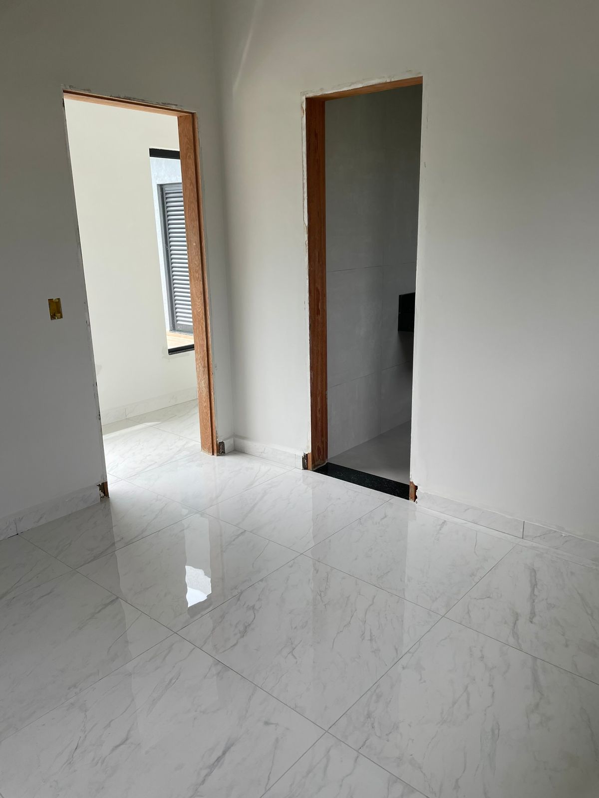 Casa Moderna no Condomínio Ninho Verde I - 3 Suítes, Piscina, e Área Gourmet 