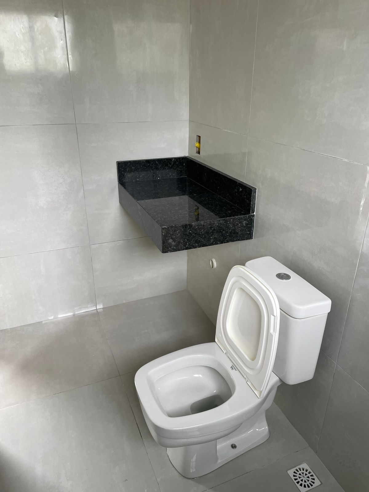 Casa Moderna no Condomínio Ninho Verde I - 3 Suítes, Piscina, e Área Gourmet 