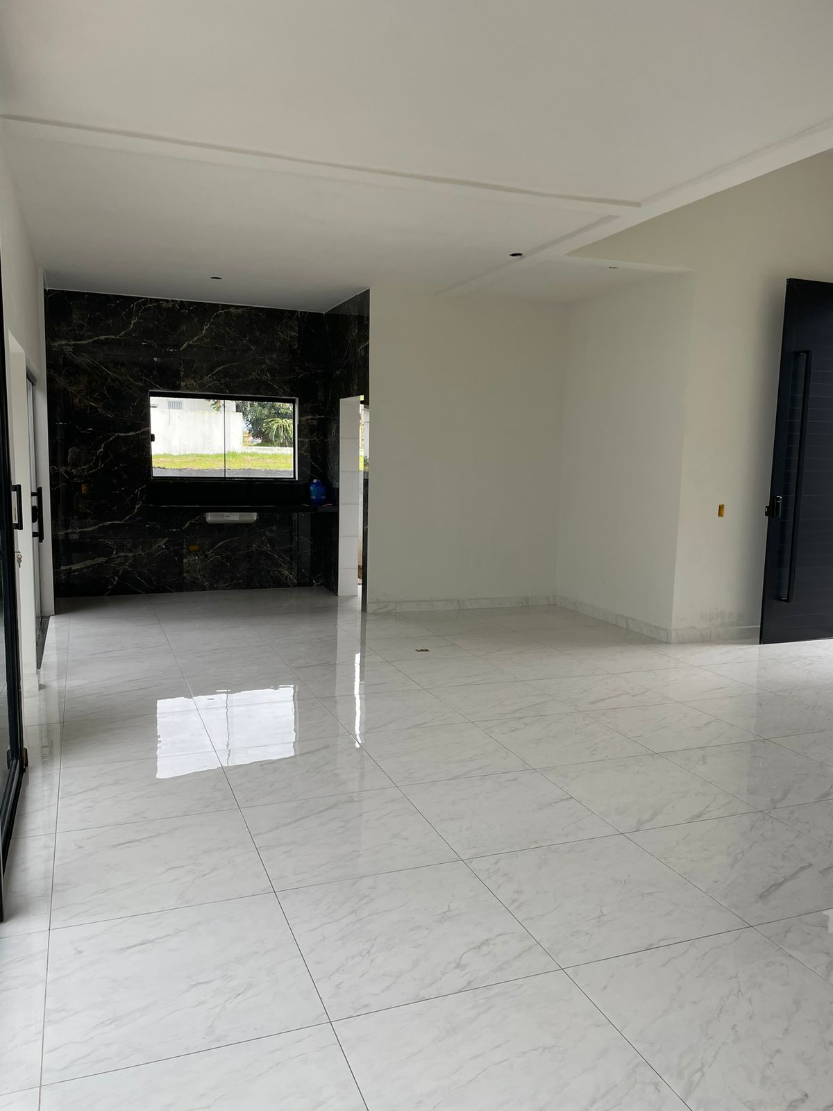 Casa Moderna no Condomínio Ninho Verde I - 3 Suítes, Piscina, e Área Gourmet 