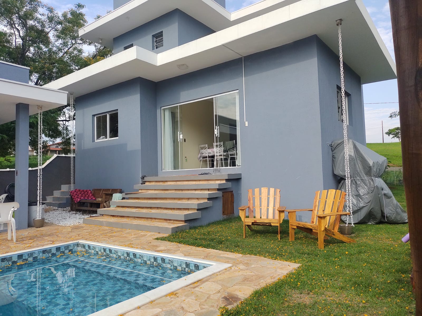 Casa Moderna com Piscina e Suíte Master no Condomínio Ninho Verde I - Porangaba, SP