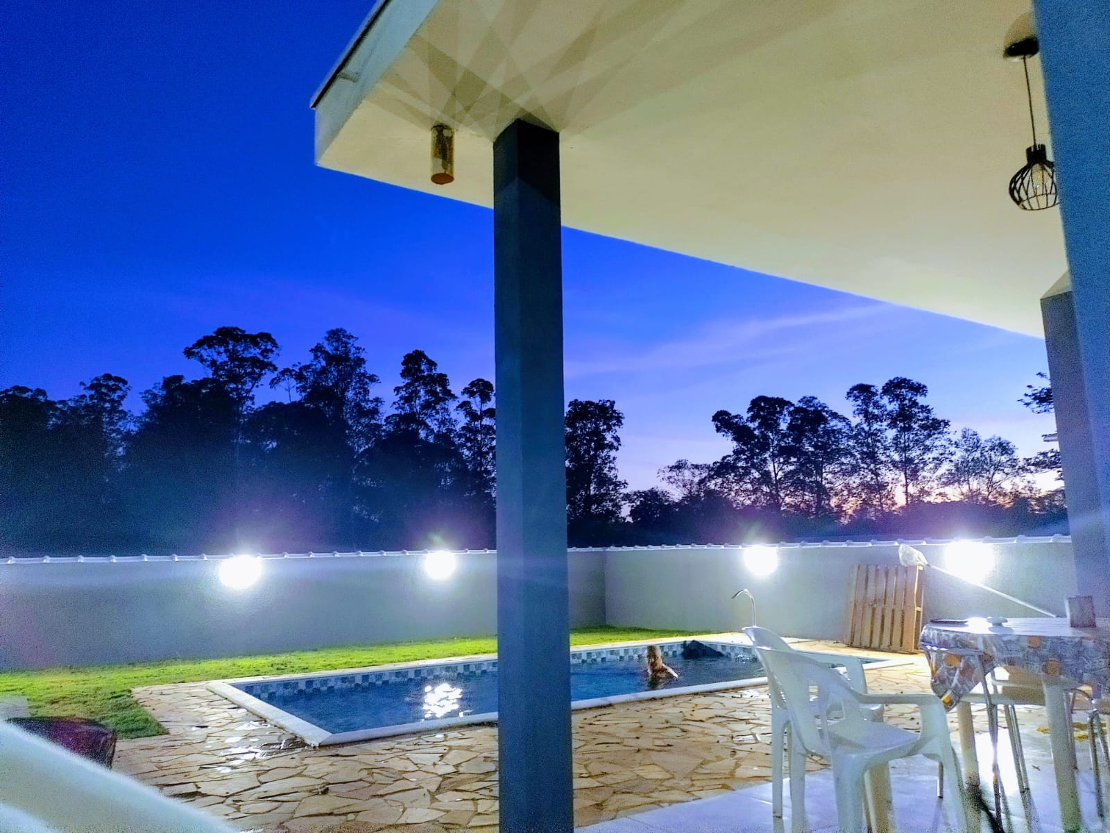 Casa Moderna com Piscina e Suíte Master no Condomínio Ninho Verde I - Porangaba, SP