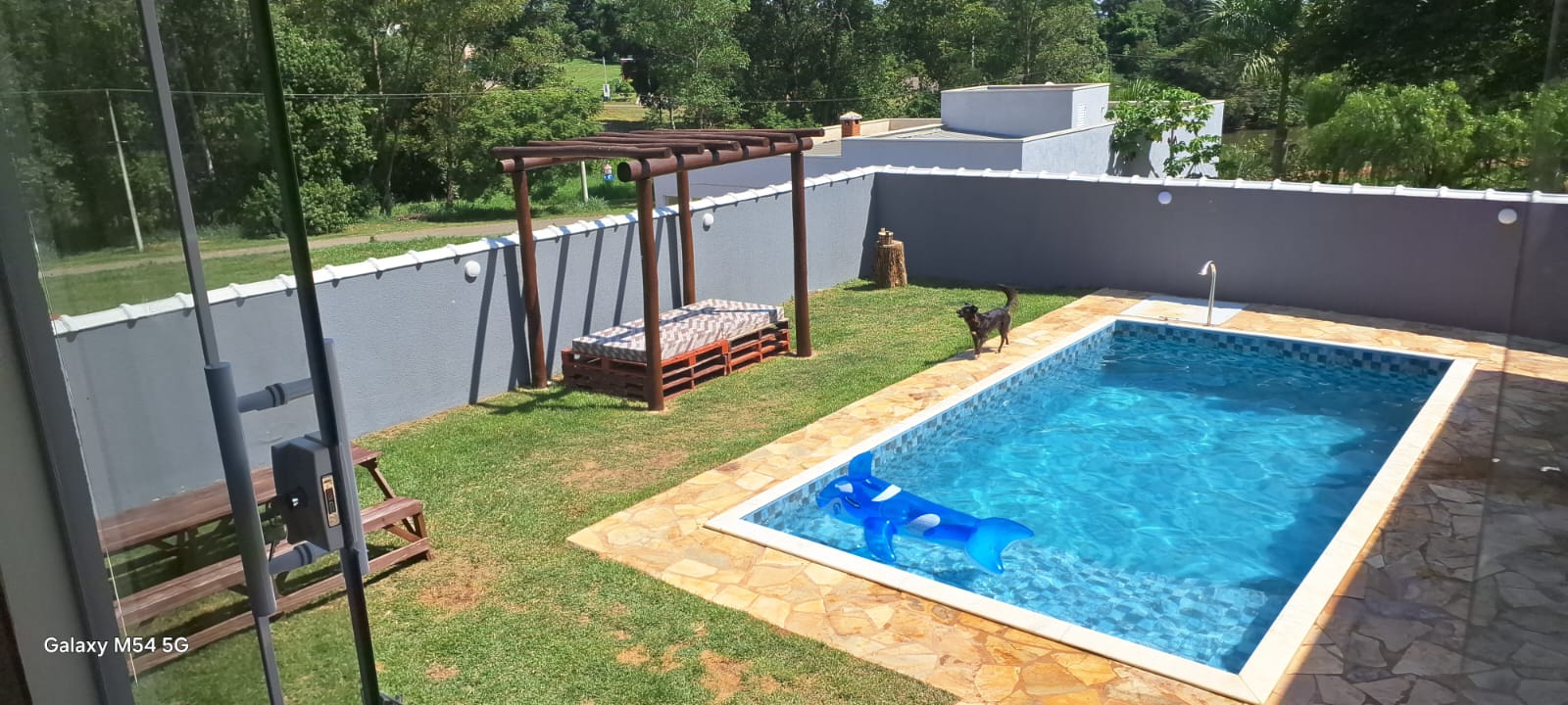 Casa Moderna com Piscina e Suíte Master no Condomínio Ninho Verde I - Porangaba, SP