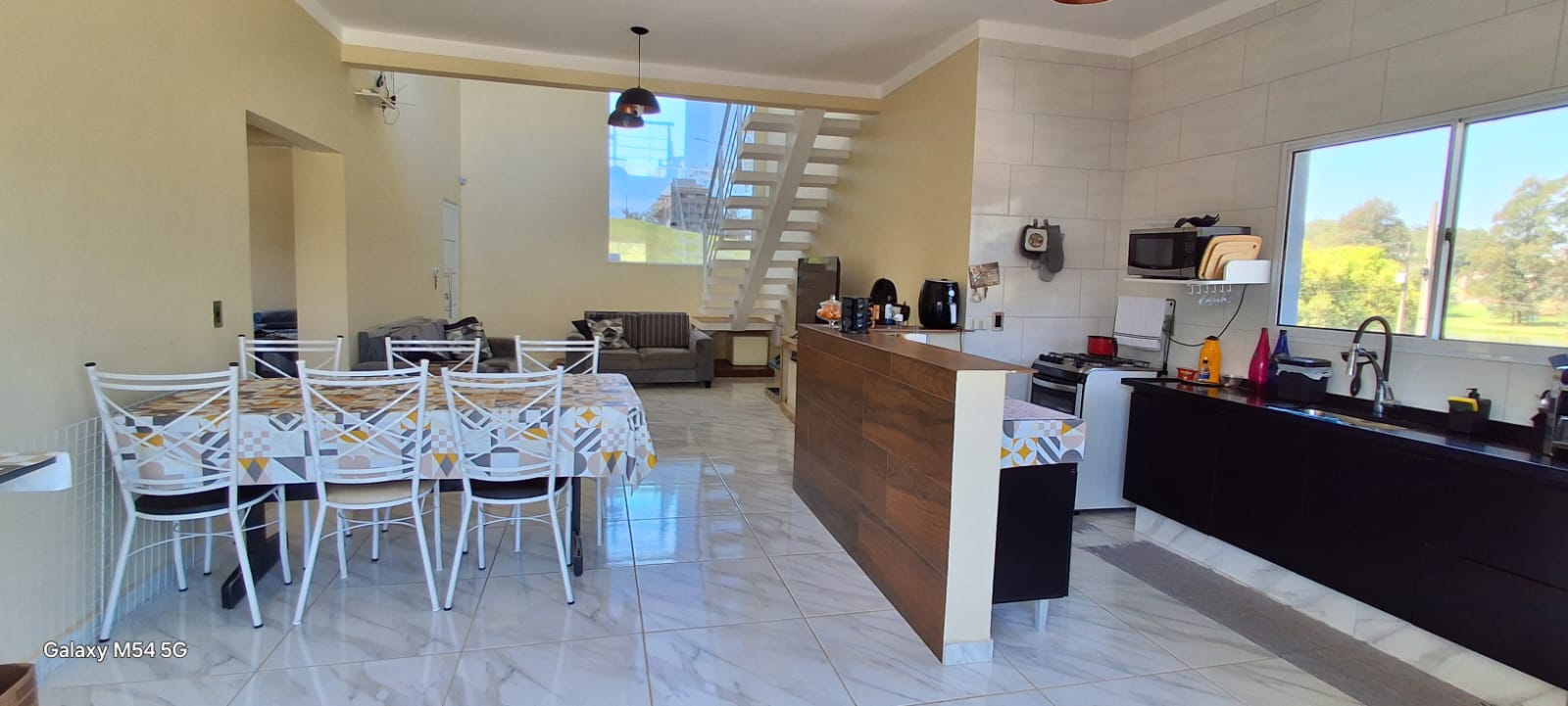 Casa Moderna com Piscina e Suíte Master no Condomínio Ninho Verde I - Porangaba, SP