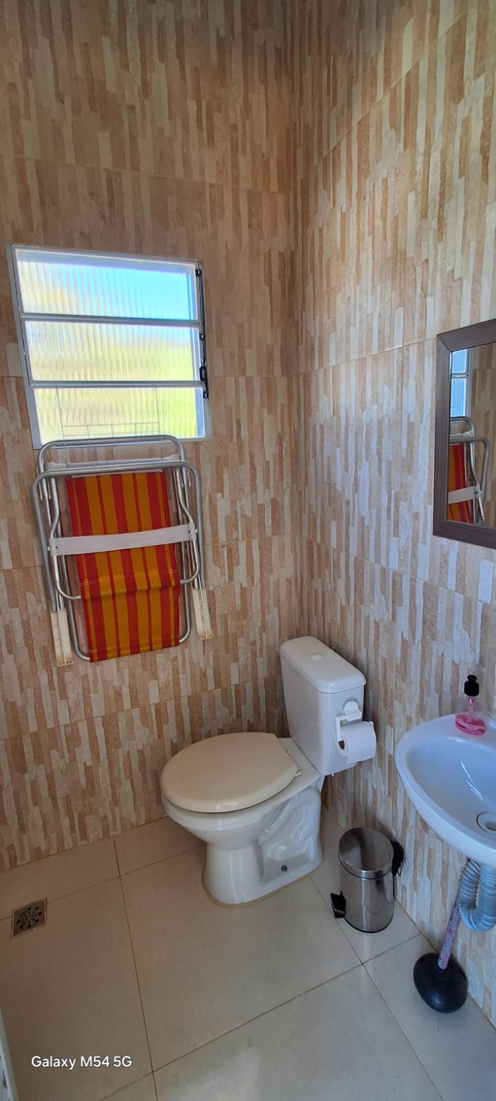 Casa Moderna com Piscina e Suíte Master no Condomínio Ninho Verde I - Porangaba, SP