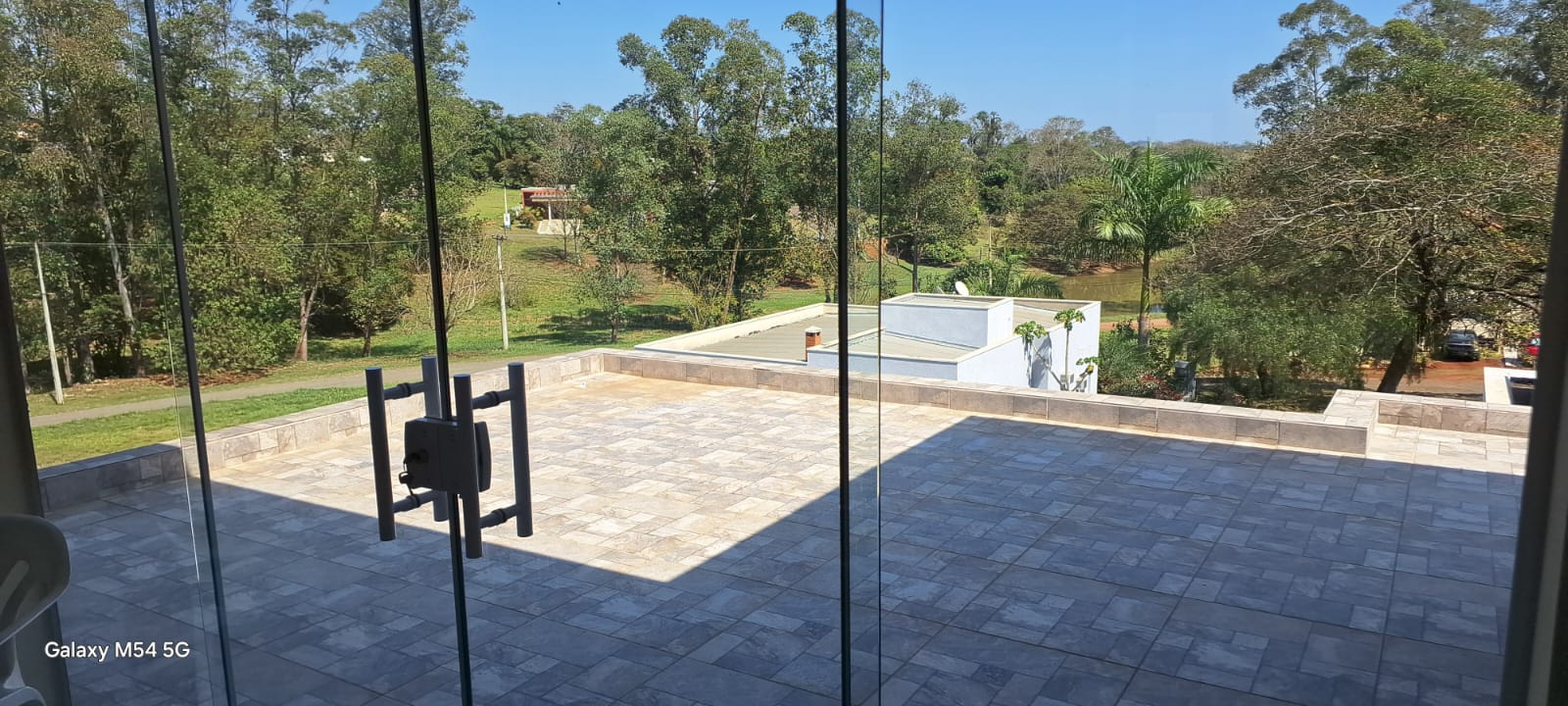 Casa Moderna com Piscina e Suíte Master no Condomínio Ninho Verde I - Porangaba, SP
