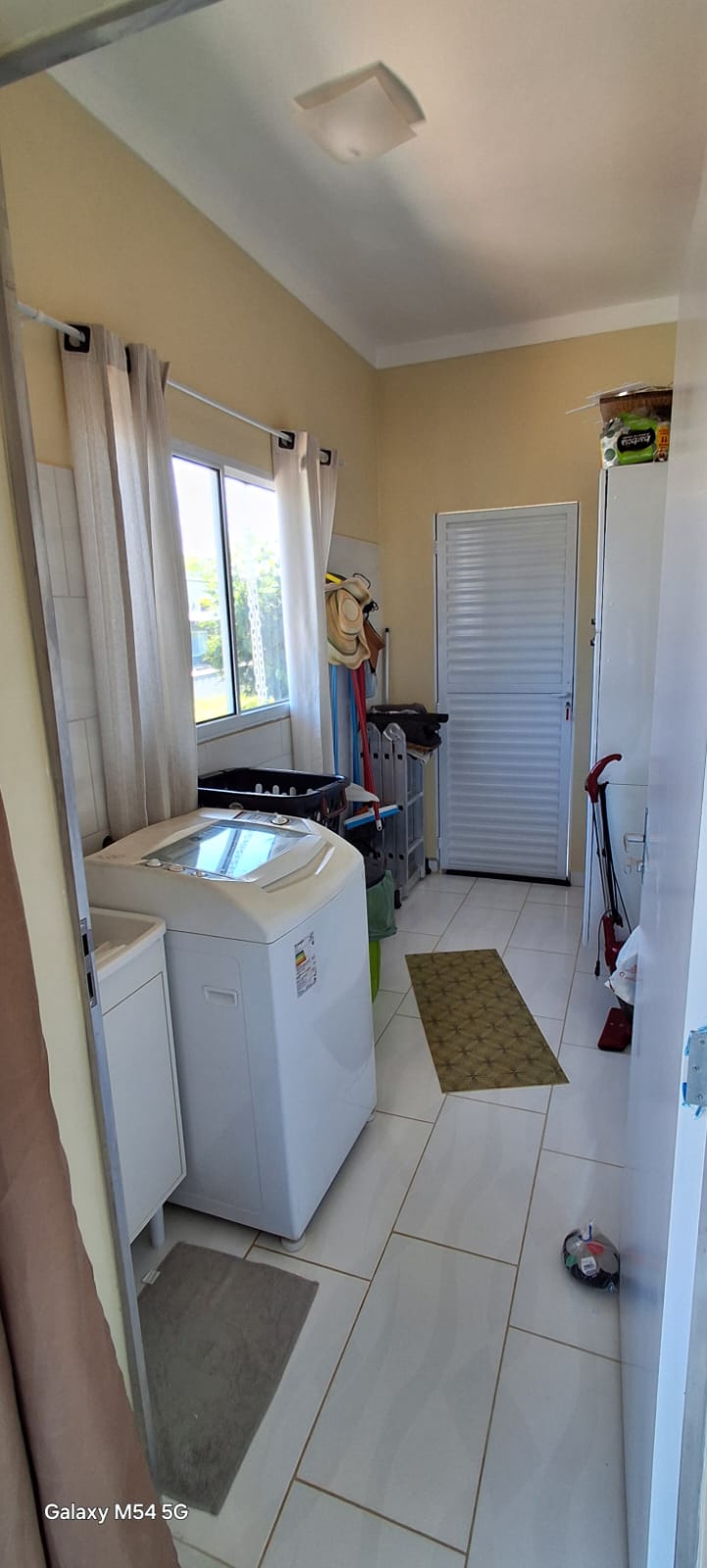Casa Moderna com Piscina e Suíte Master no Condomínio Ninho Verde I - Porangaba, SP