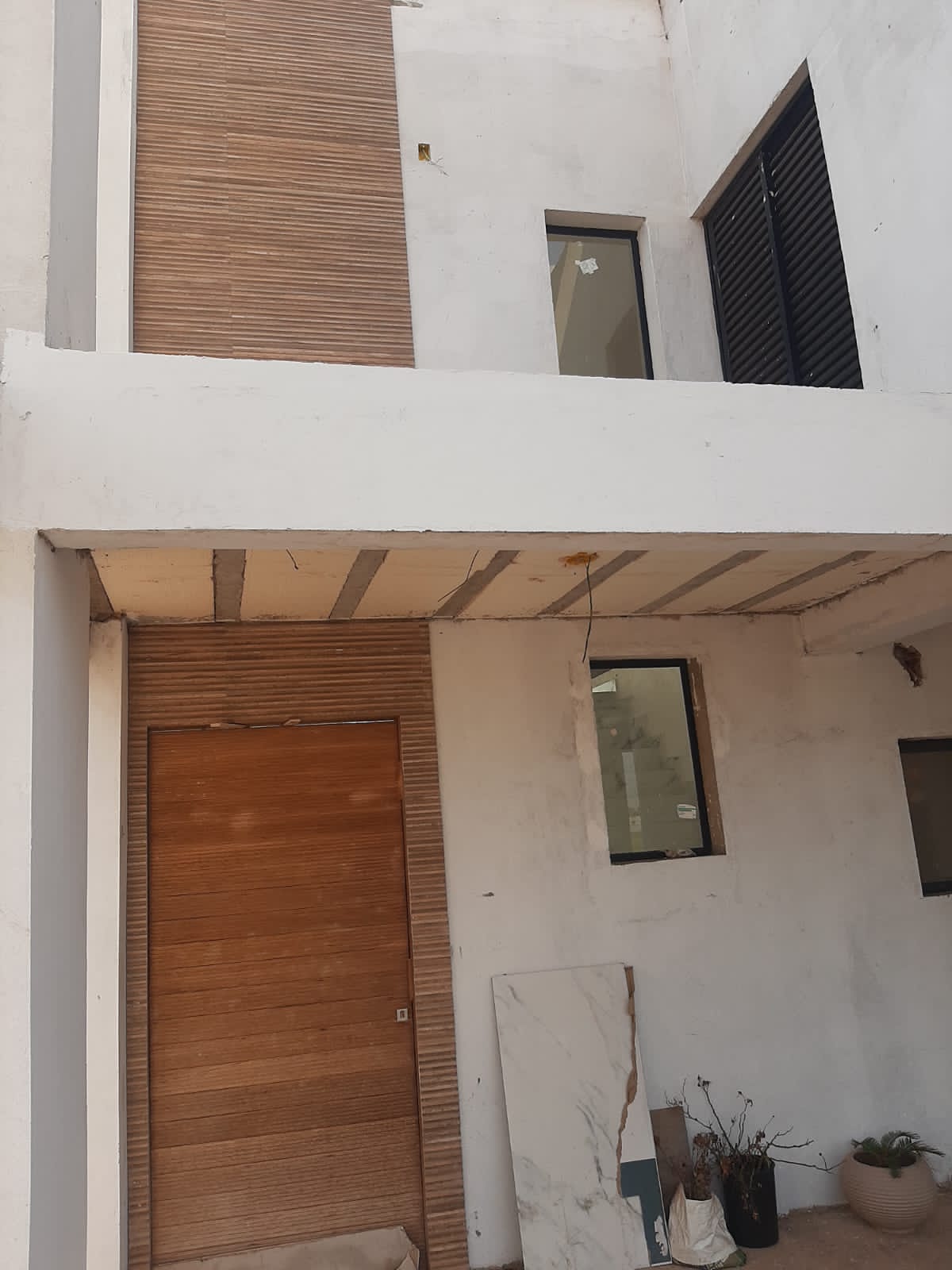Residência Luxuosa com Vista Deslumbrante e 4 Suítes no Santa Barbara Resort - R$ 672 mil