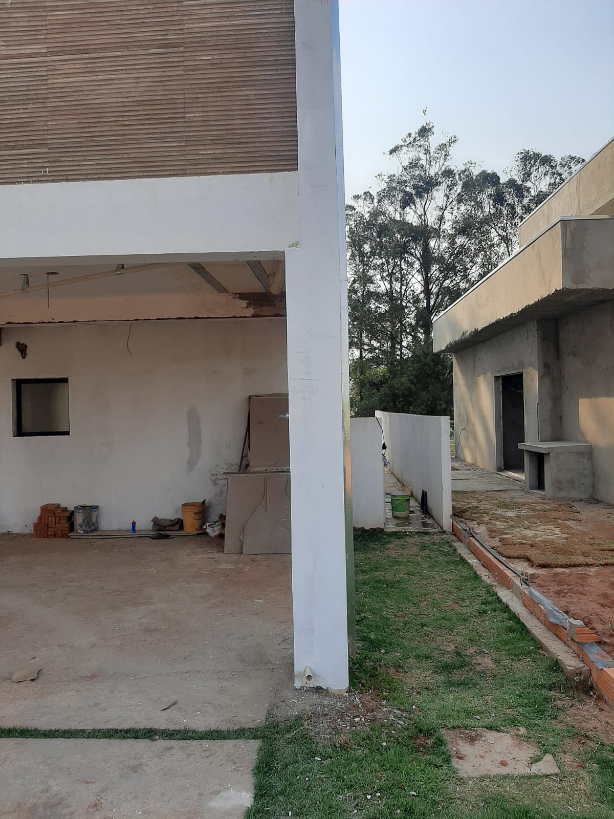 Residência Luxuosa com Vista Deslumbrante e 4 Suítes no Santa Barbara Resort - R$ 672 mil