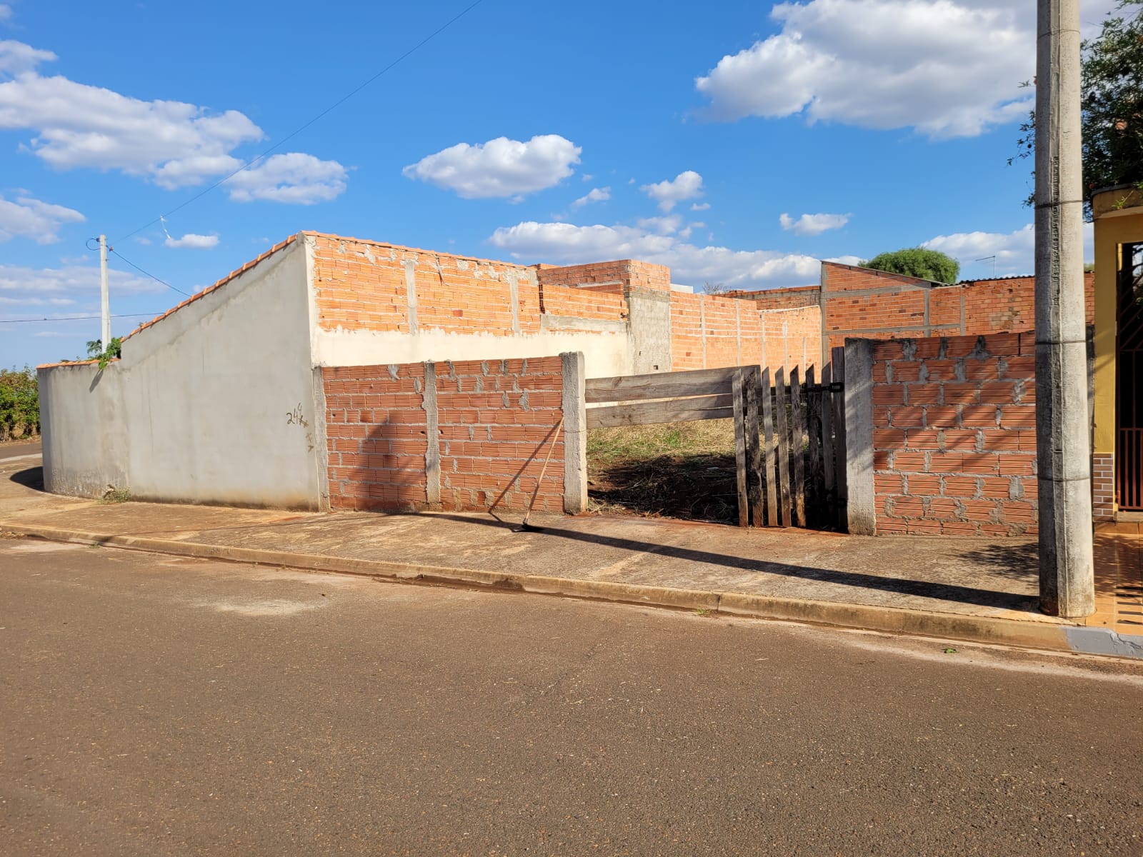 Terreno Plano de 250m², Todo Murado e Pronto para Construção no Bairro Astórias - Tatuí 