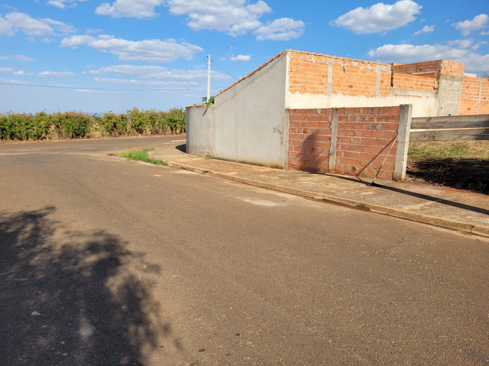 Terreno Plano de 250m², Todo Murado e Pronto para Construção no Bairro Astórias - Tatuí 