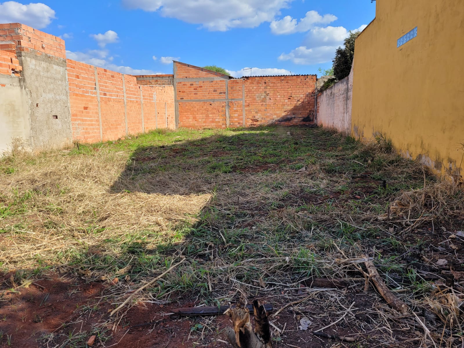 Terreno Plano de 250m², Todo Murado e Pronto para Construção no Bairro Astórias - Tatuí 
