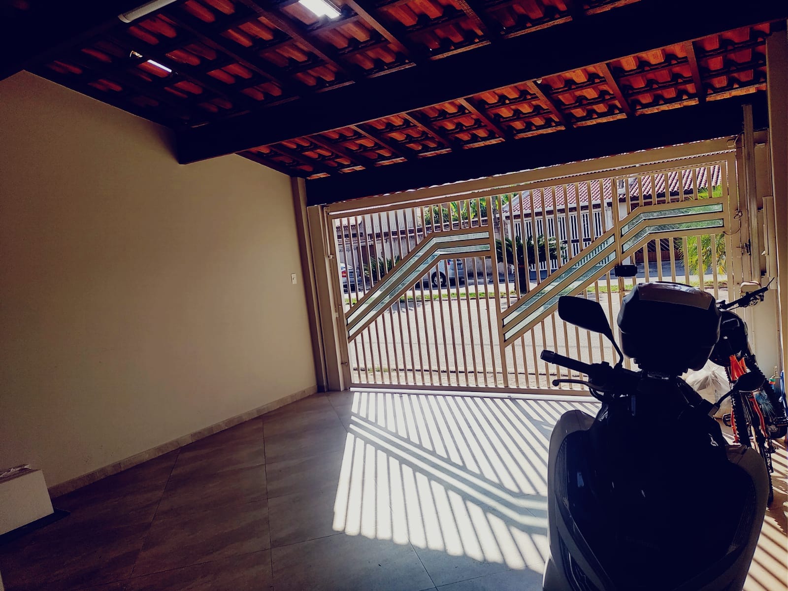 Casa Moderna e Completa com Placa Solar e 5 Ar-Condicionados na Av. Professora Zilah de Aquino - Tatuí 
