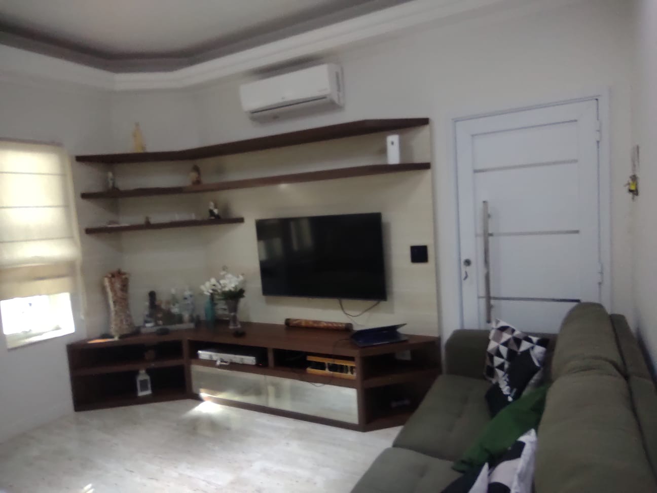 Casa Moderna e Completa com Placa Solar e 5 Ar-Condicionados na Av. Professora Zilah de Aquino - Tatuí 