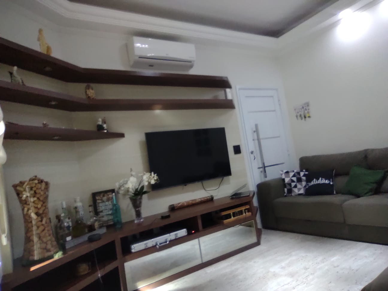 Casa Moderna e Completa com Placa Solar e 5 Ar-Condicionados na Av. Professora Zilah de Aquino - Tatuí 