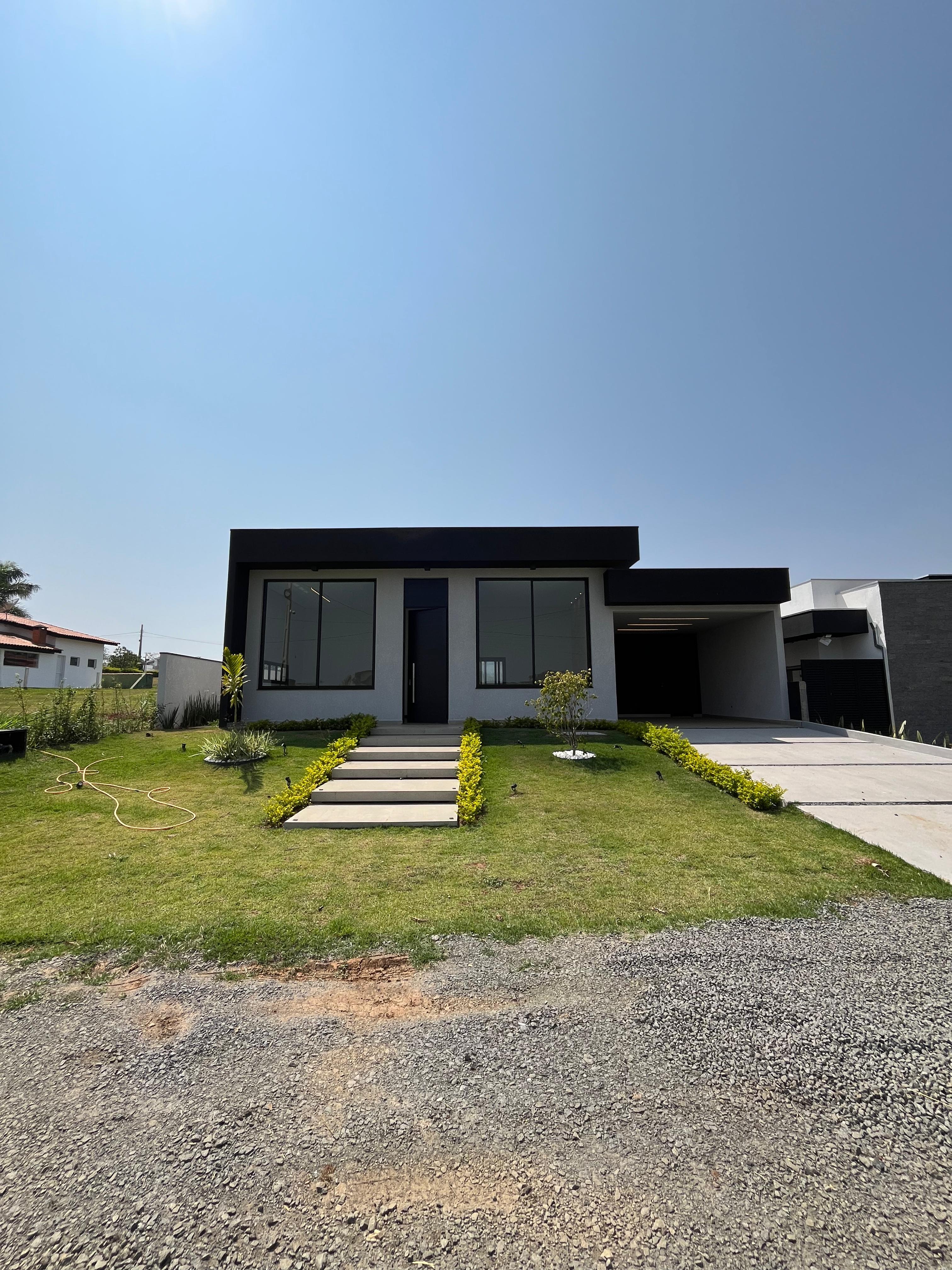 Magnífica Casa no Condomínio Ninho Verde 1 Eco Residence - R$ 990.000