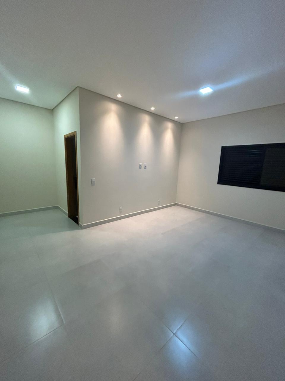 Seu novo lar está aqui! Conheça esta incrível casa à venda no exclusivo Condomínio Reserva dos Ypês 3.