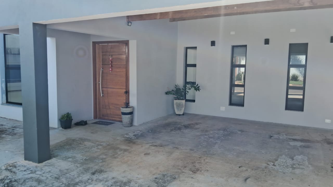 Sobrado à Venda: Conforto e Espaço no Bairro Colina Verde!