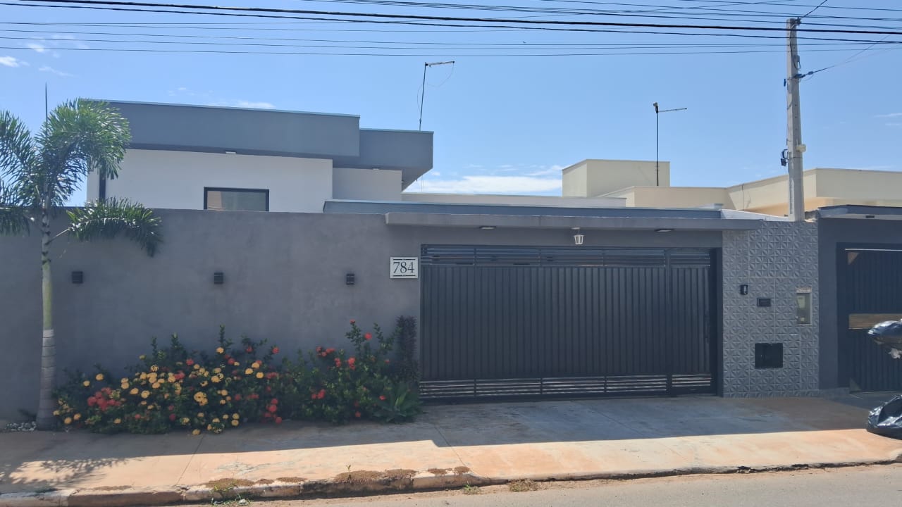 Sobrado à Venda: Conforto e Espaço no Bairro Colina Verde!