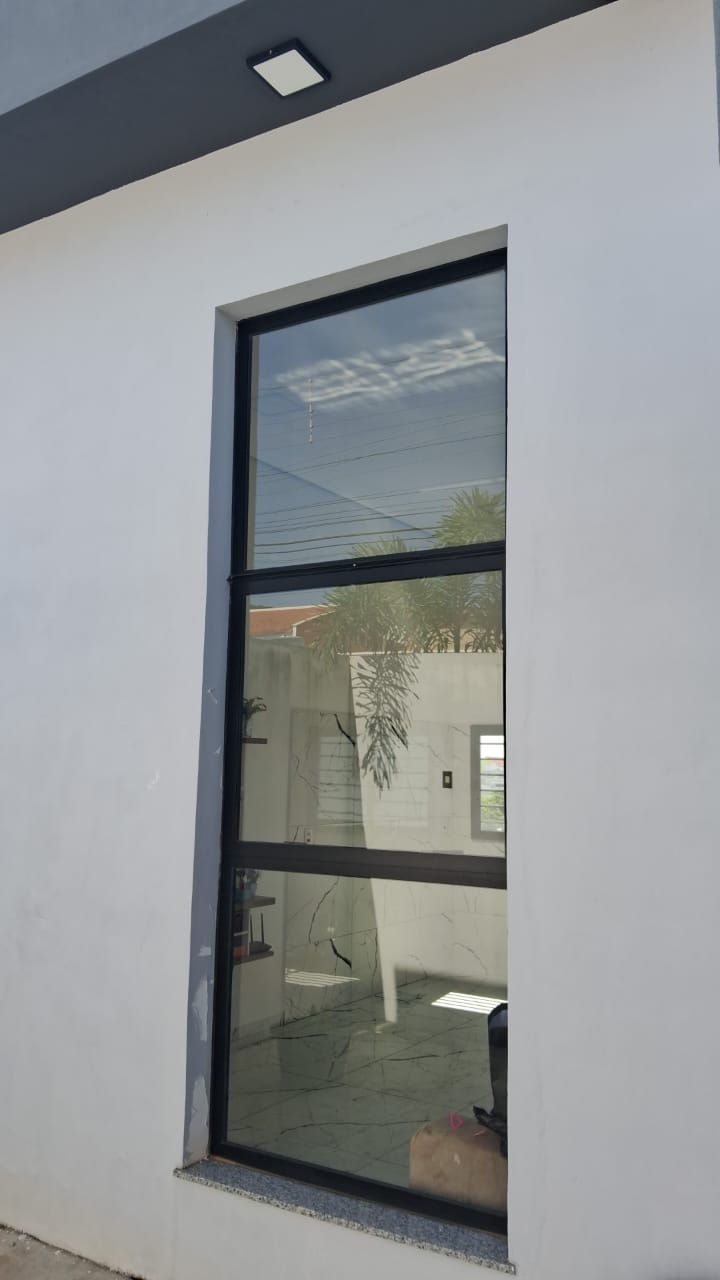 Sobrado à Venda: Conforto e Espaço no Bairro Colina Verde!