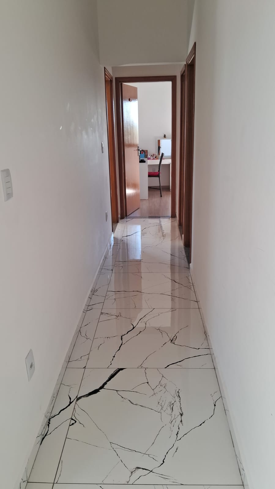 Sobrado à Venda: Conforto e Espaço no Bairro Colina Verde!