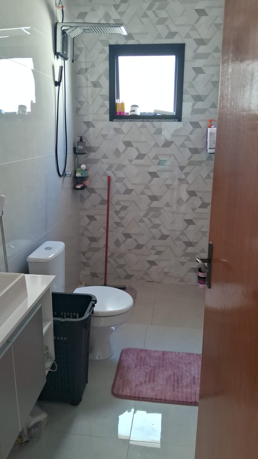 Sobrado à Venda: Conforto e Espaço no Bairro Colina Verde!