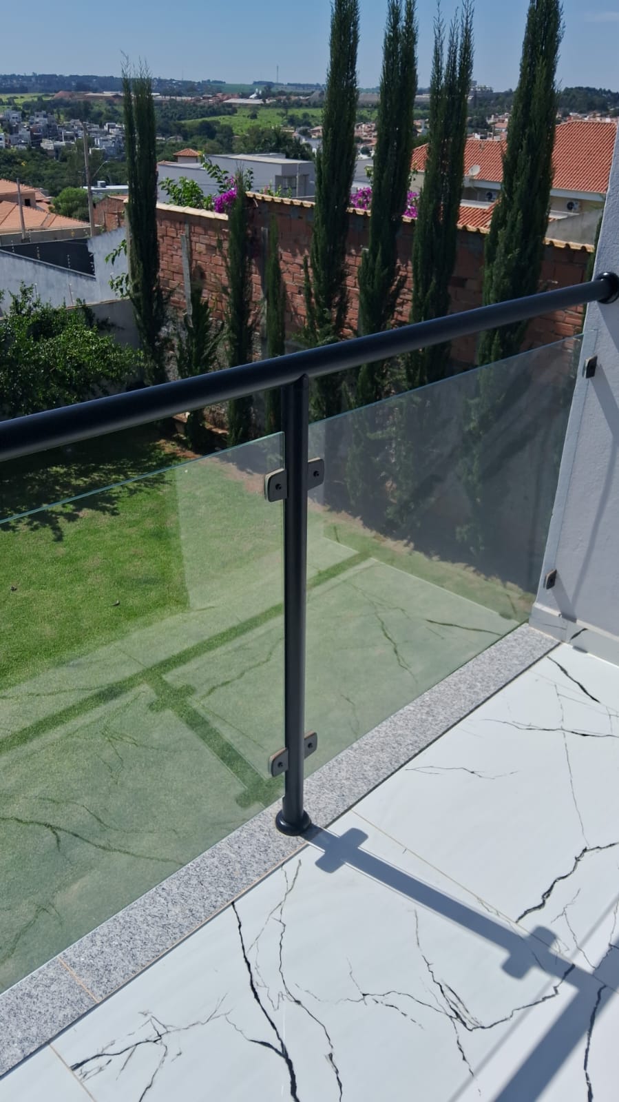 Sobrado à Venda: Conforto e Espaço no Bairro Colina Verde!