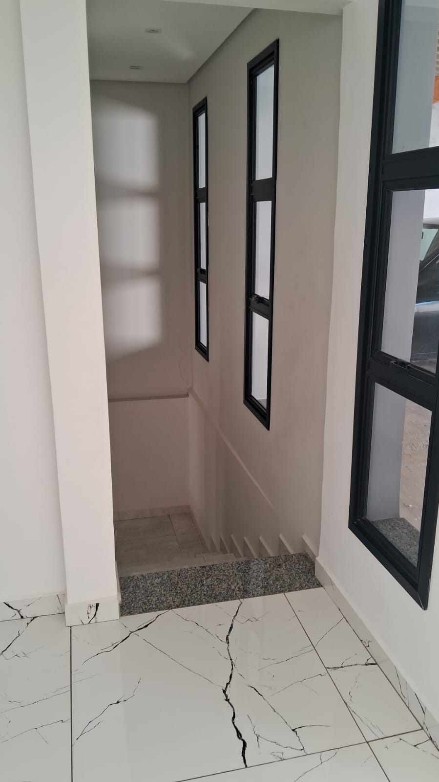 Sobrado à Venda: Conforto e Espaço no Bairro Colina Verde!