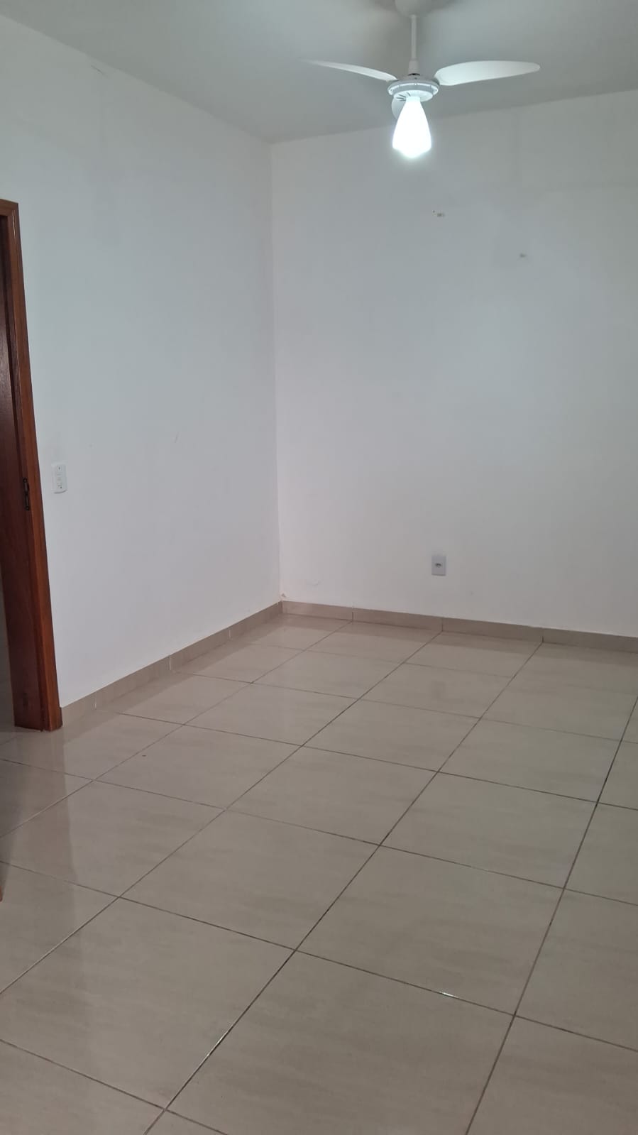 Sobrado à Venda: Conforto e Espaço no Bairro Colina Verde!