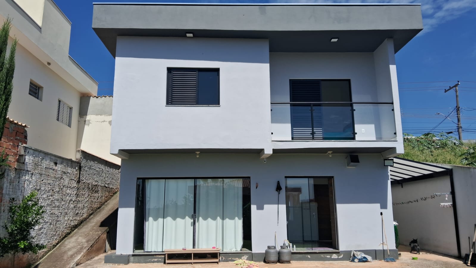 Sobrado à Venda: Conforto e Espaço no Bairro Colina Verde!
