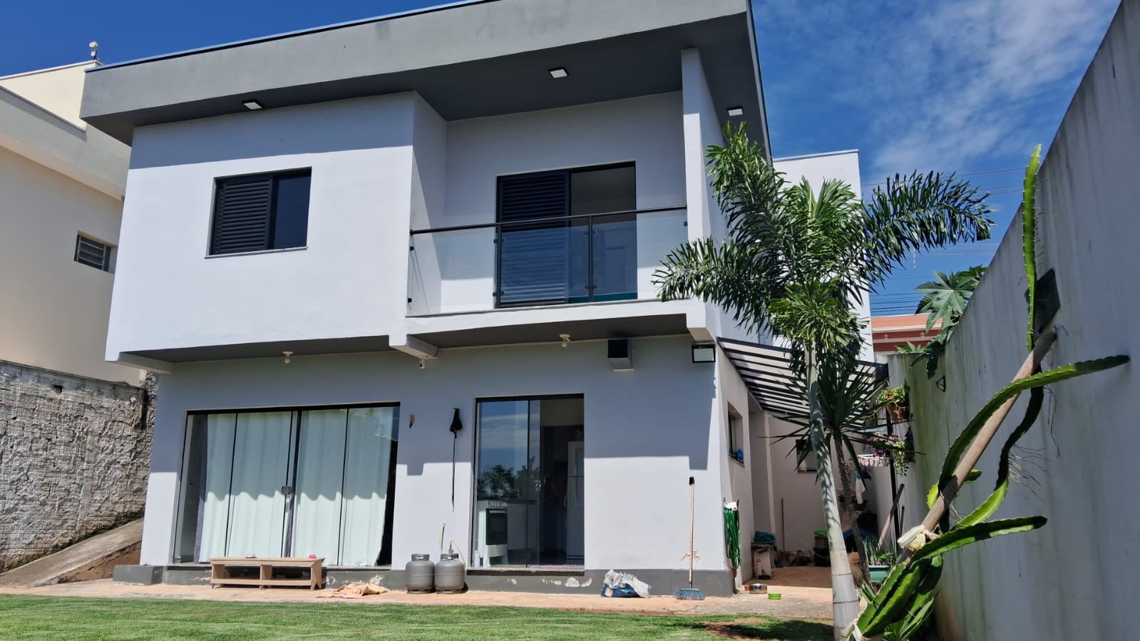 Sobrado à Venda: Conforto e Espaço no Bairro Colina Verde!