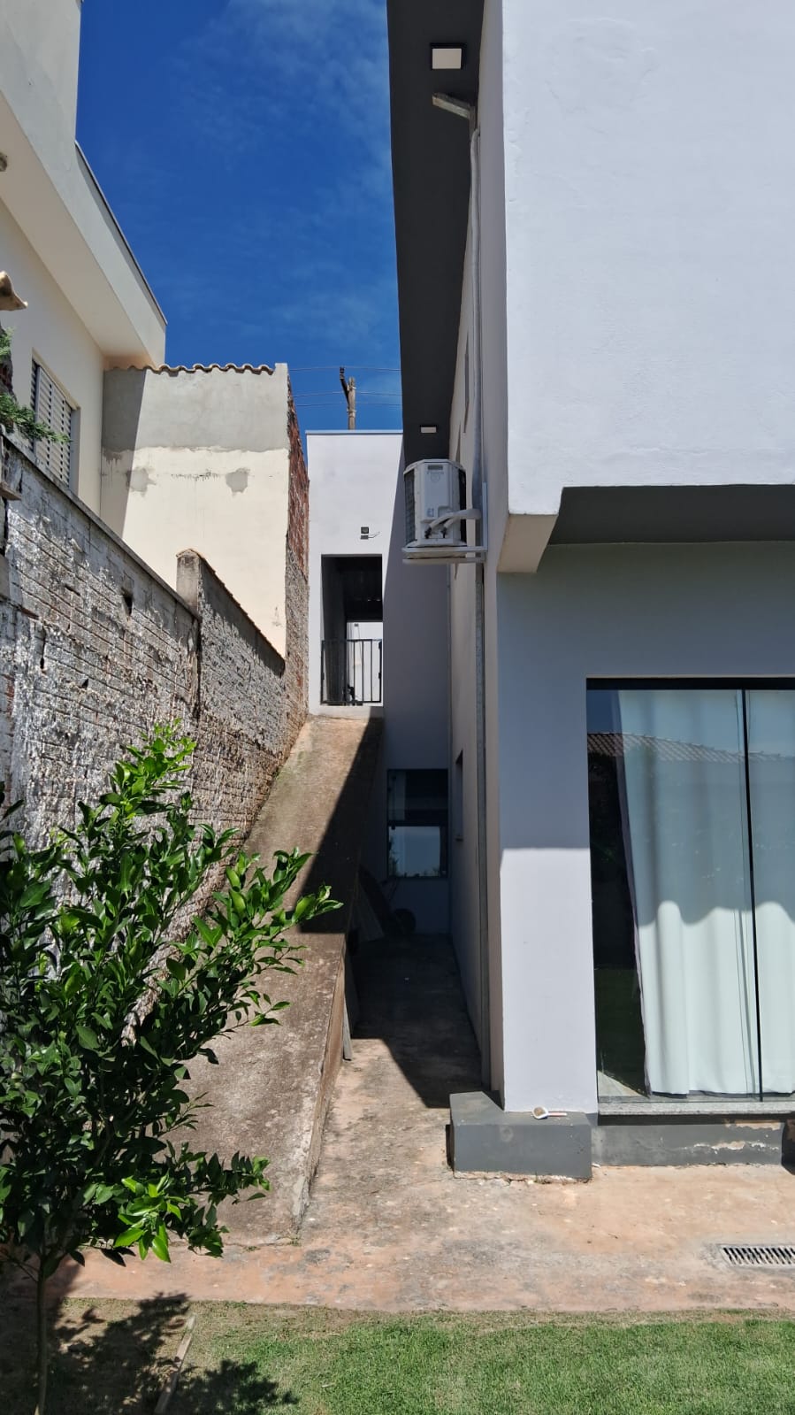 Sobrado à Venda: Conforto e Espaço no Bairro Colina Verde!