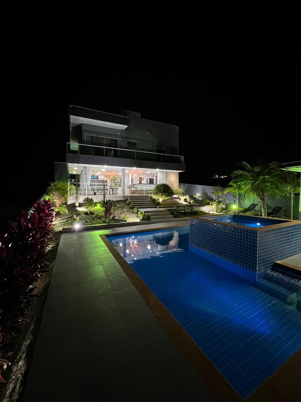 Casa de Alto Padrão à Venda no Riviera de Santa Cristina II – Porteira Fechada